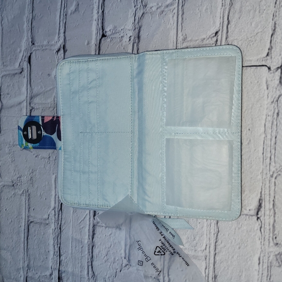 Vera Bradley travel floral wallet - Picture 4 of 8